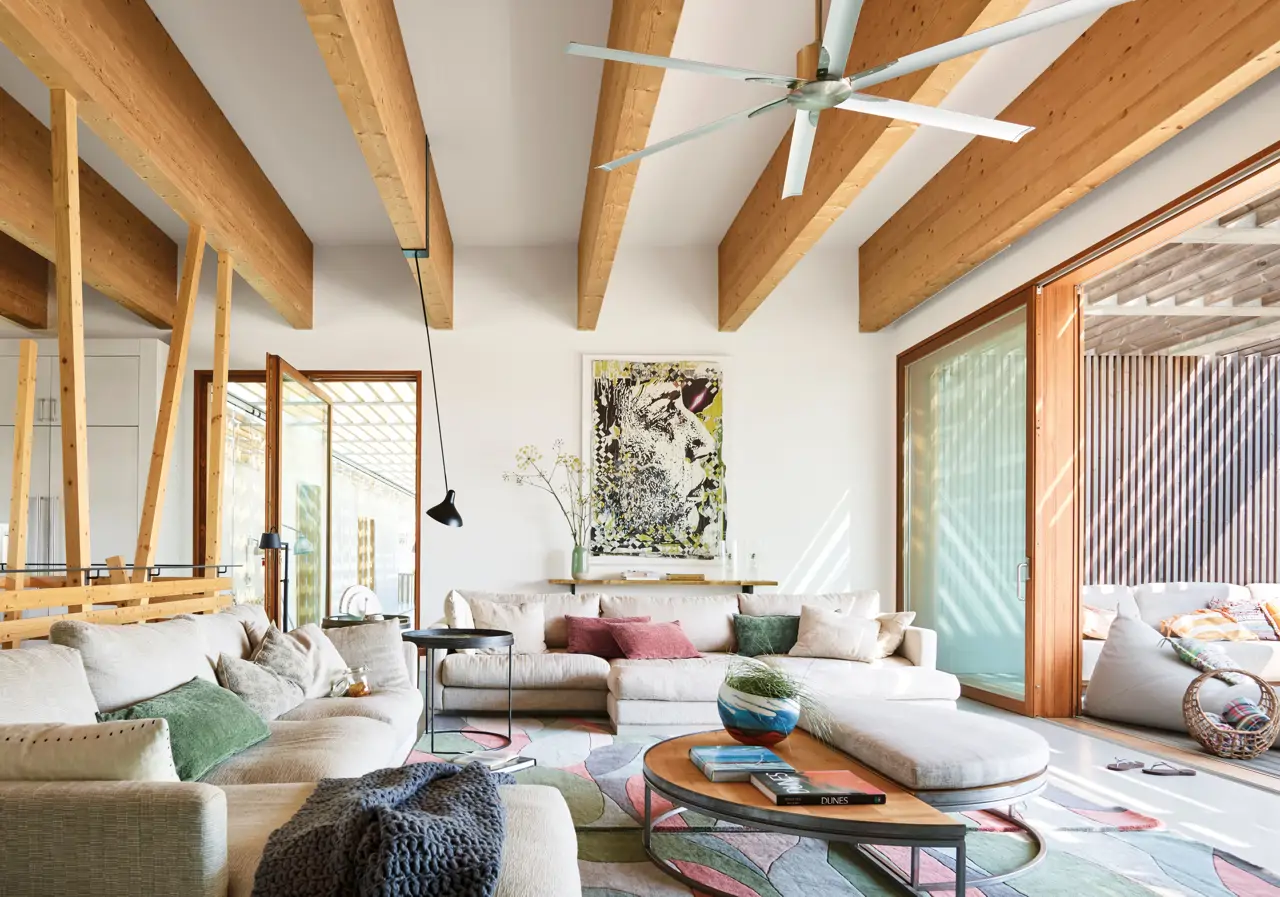 Salón con ventilador de techo