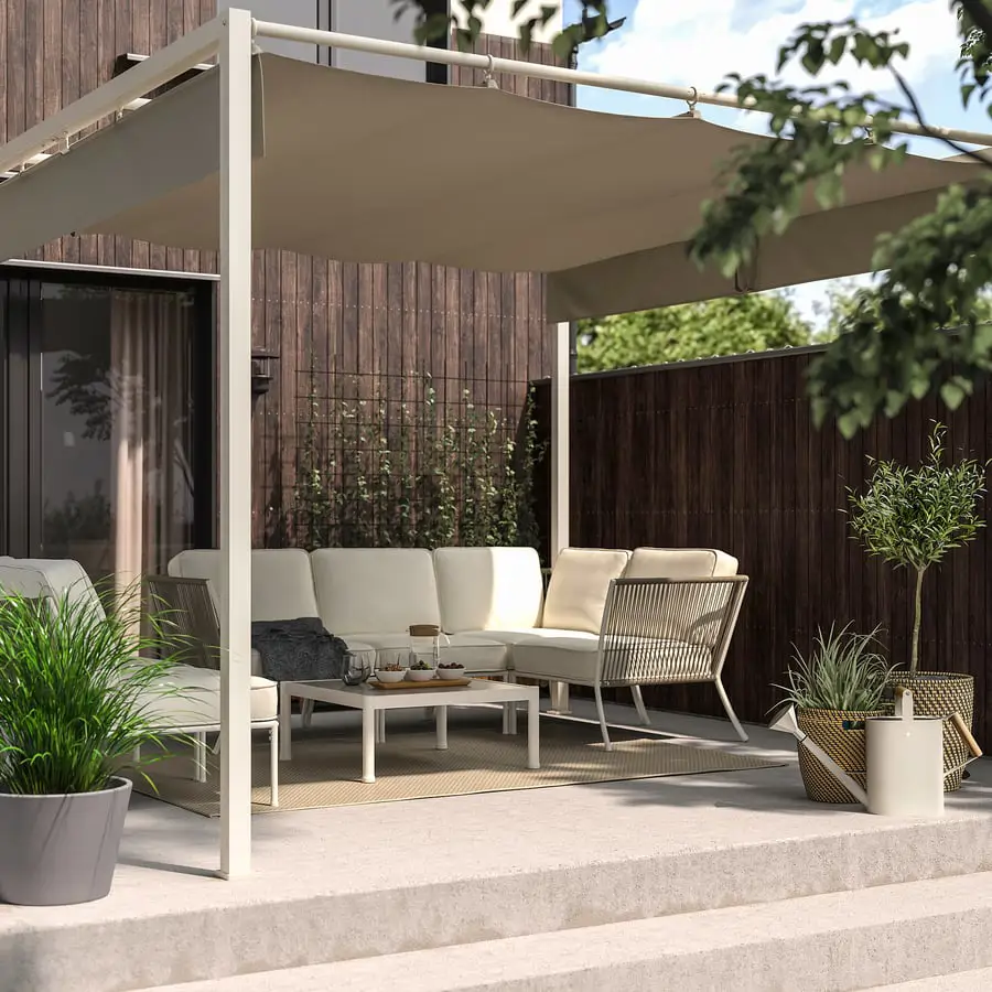 Jardín con pérgola