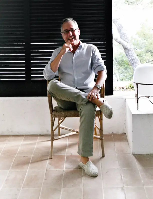 Entramos en la casa familiar del arquitecto Carlos Nicolau en Mallorca: un refugio que su padre encargó a Coderch en 1975