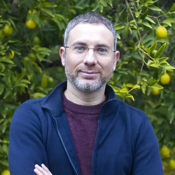 Eduardo Barba, investigador botánico: "Mi padre tiene un aloe vera que con solo un par de horas de sol ya le florece"