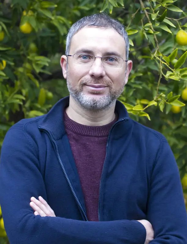 Eduardo Barba, investigador botánico: "Mi padre tiene un aloe vera que con solo un par de horas de sol ya le florece"