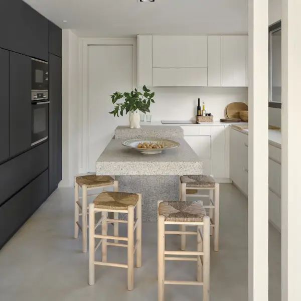 Cocina con office de granito