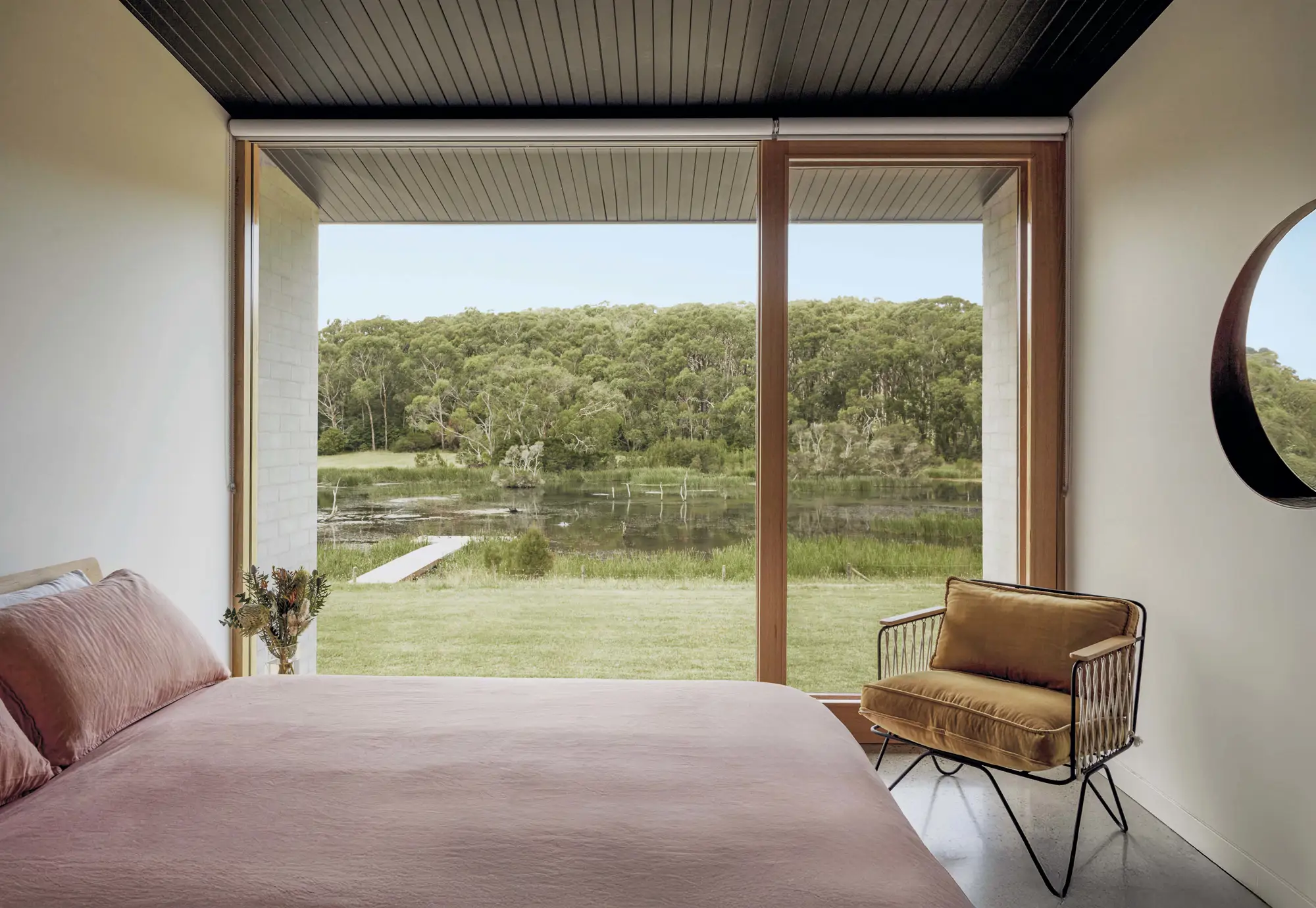 Una casa de vacaciones aislada en el paisaje rural para un artista, su ...